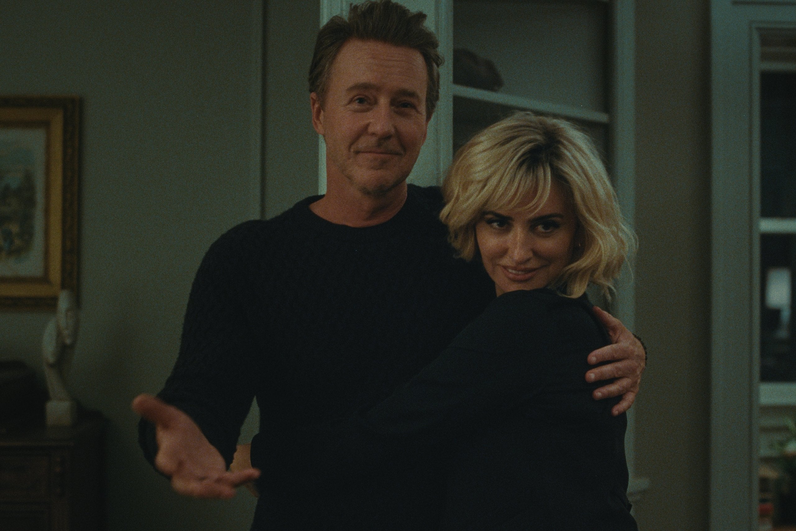 Edward Norton and Penélope Cruz in "The Invite."
