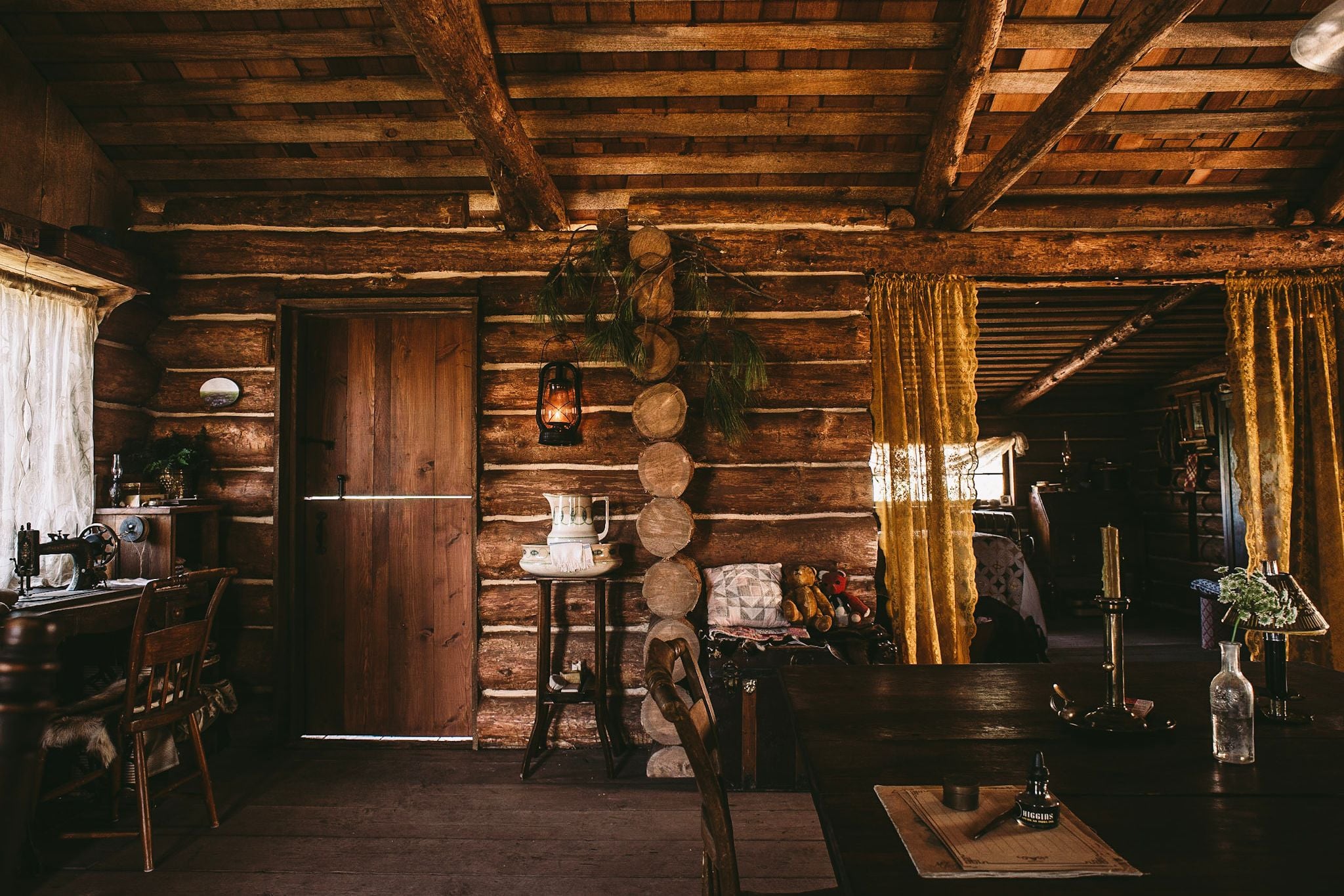 The cabin in "Train Dreams."