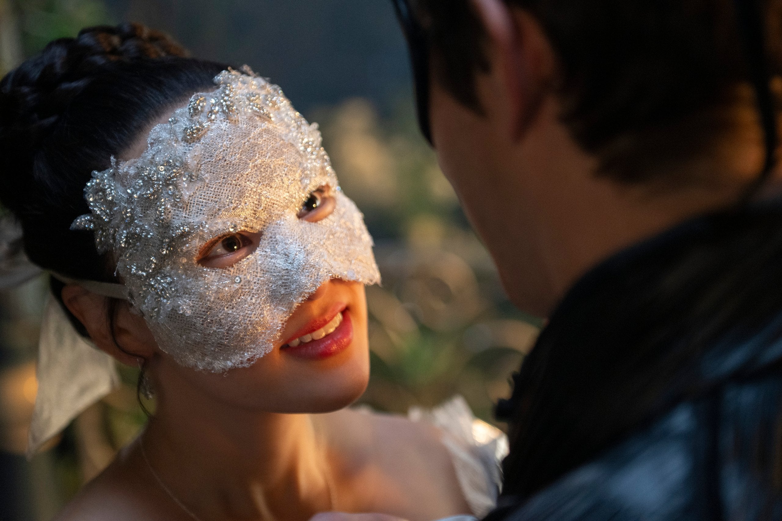 Yerin Ha and Luke Thompson in "Bridgerton."