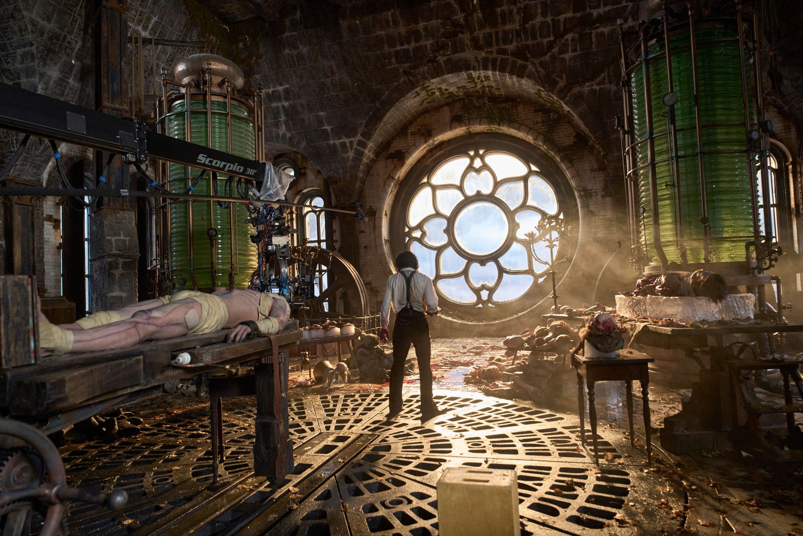 Oscar Isaac in "Frankenstein".