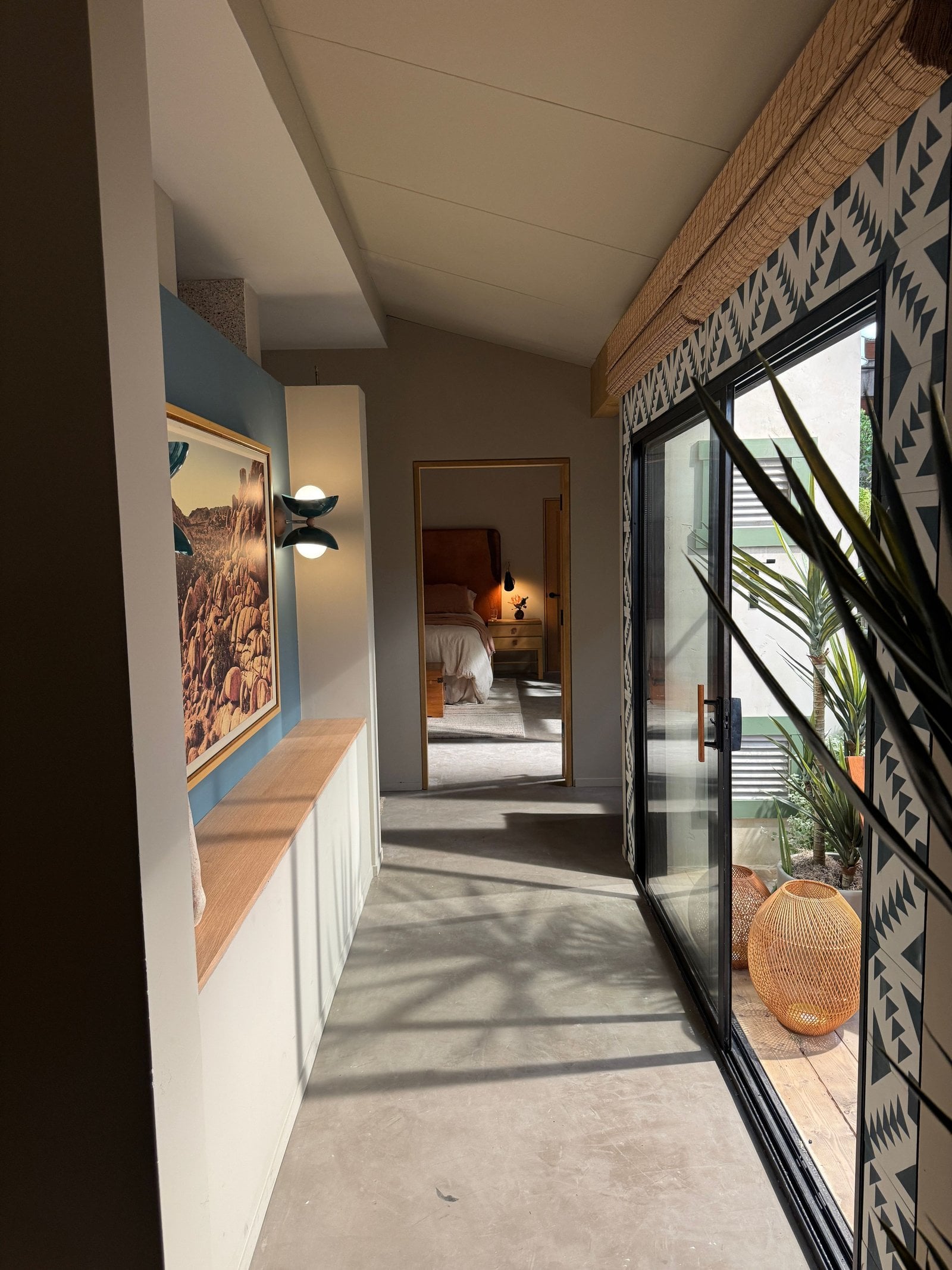 Hannah trades her floating home for a snug space in an LA suburb.