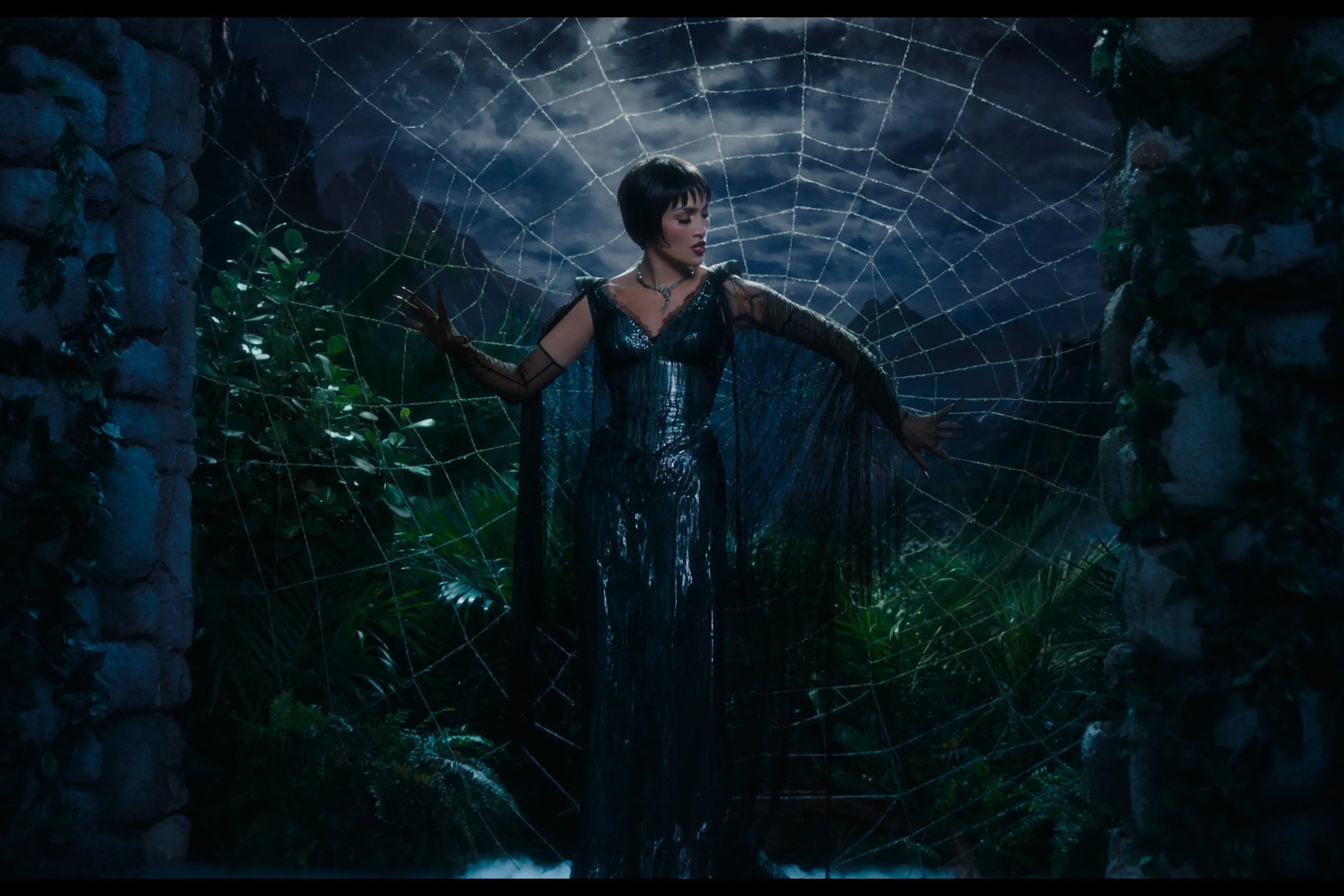 Jennifer Lopez in "Kiss Of The Spider Woman"