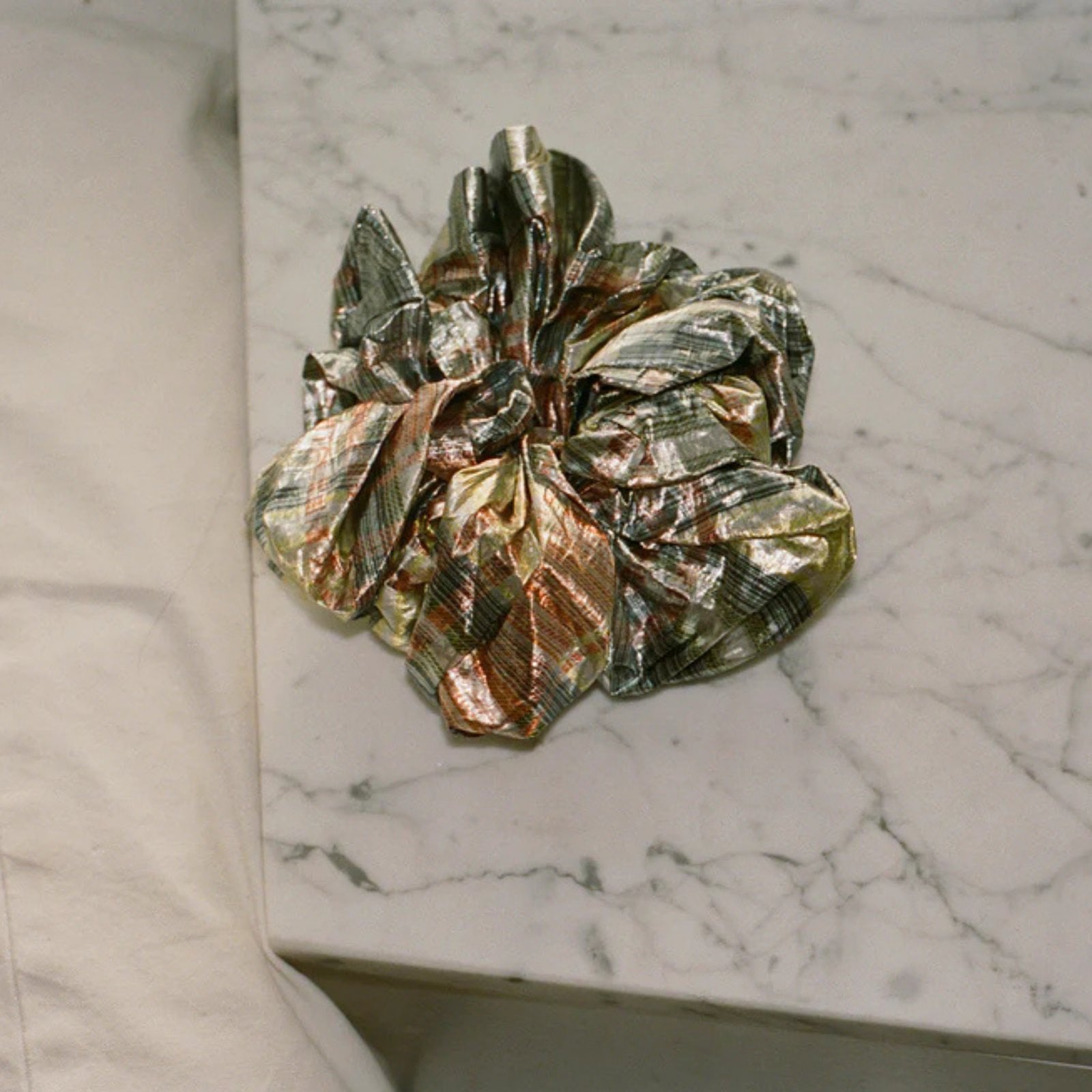 CAMELLIA SCRUNCHIE, SHINE