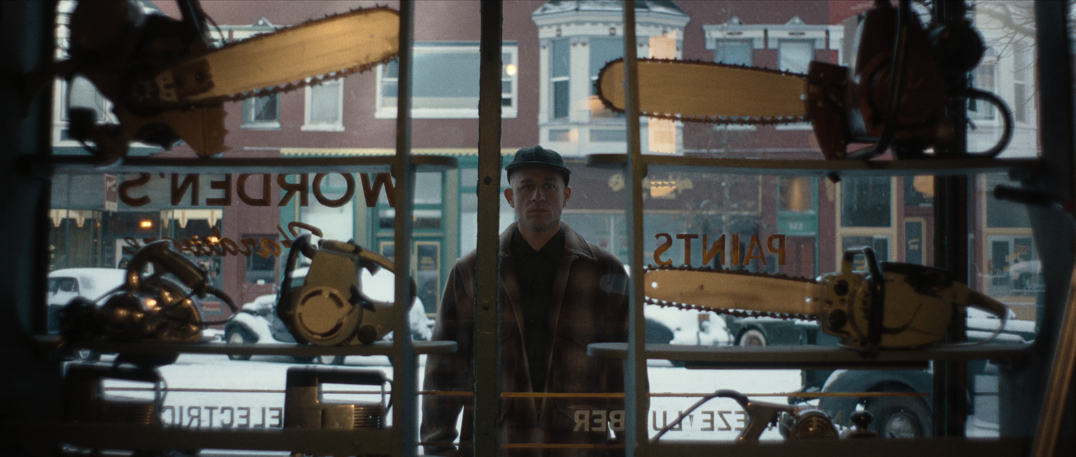 Charlie Hunnam in "Monster: The Ed Gein Story".