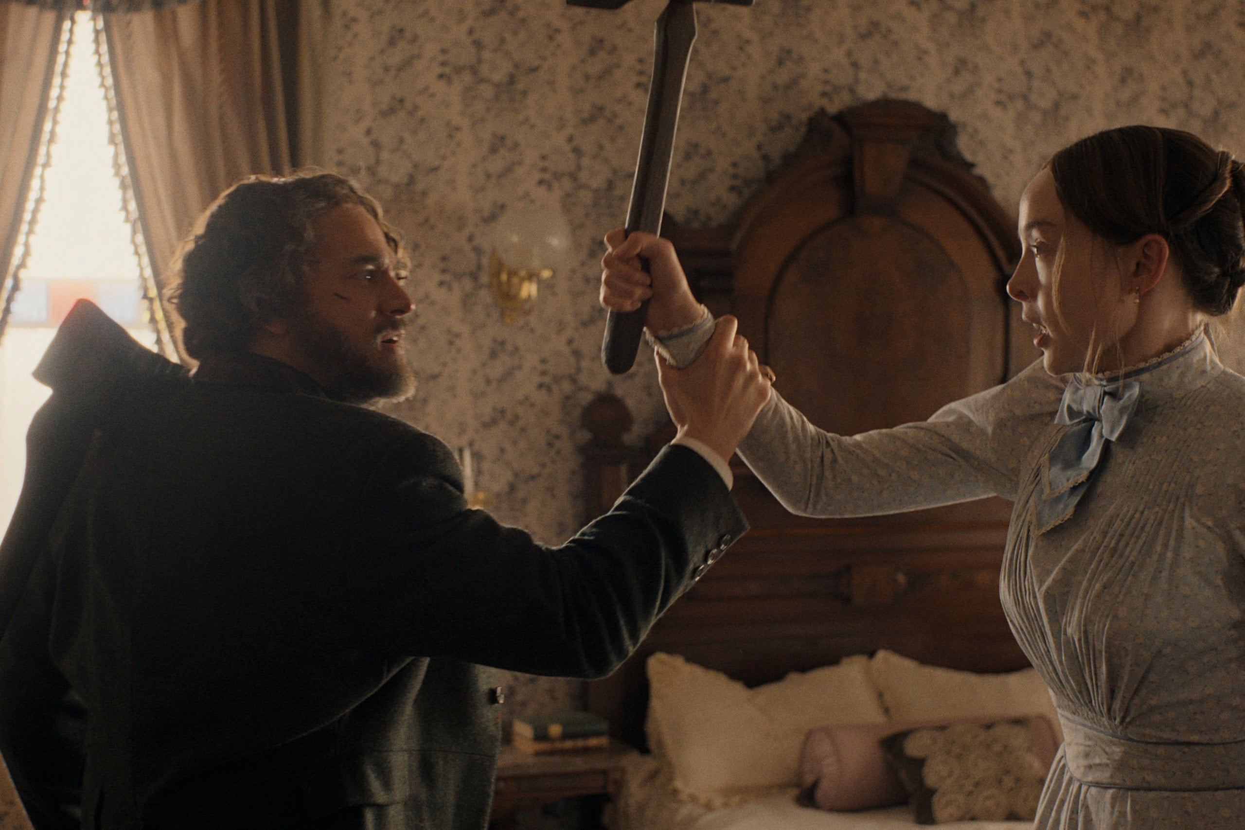 Charlie Hunnam and Ella Beatty in "Monster: The Ed Gein Story".