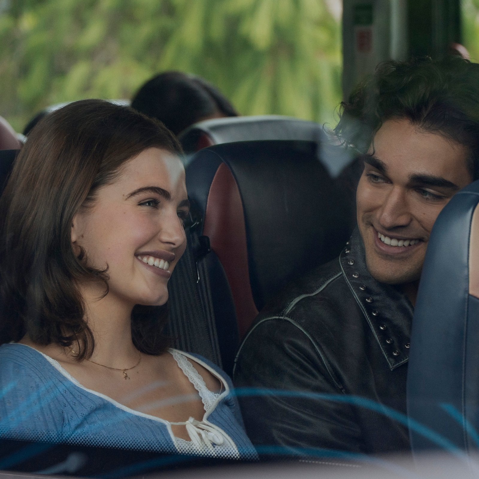 Hannah (Ella Bright) and Justin (Josh Heuston) in "Off Campus."