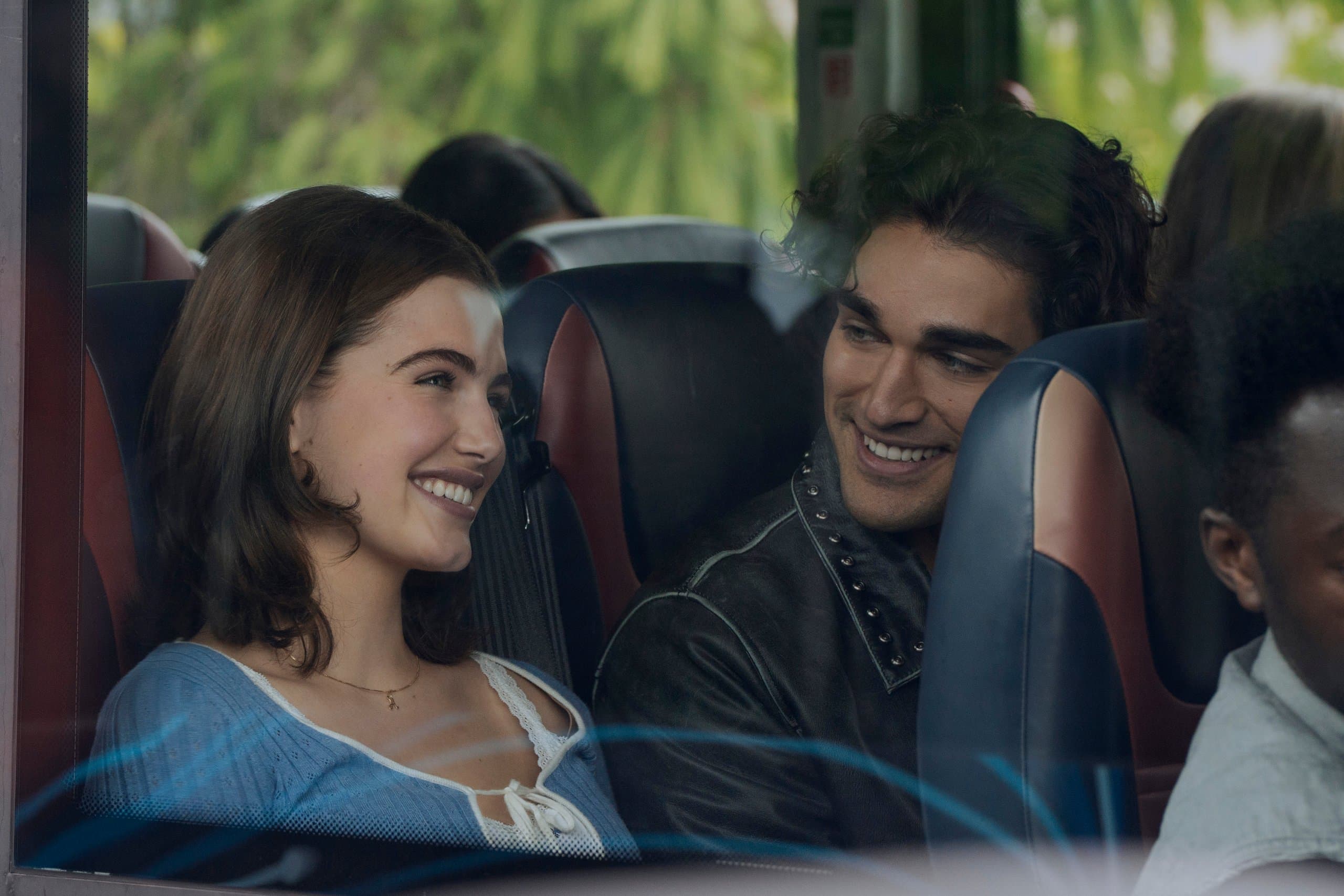 Hannah (Ella Bright) and Justin (Josh Heuston) in "Off Campus."