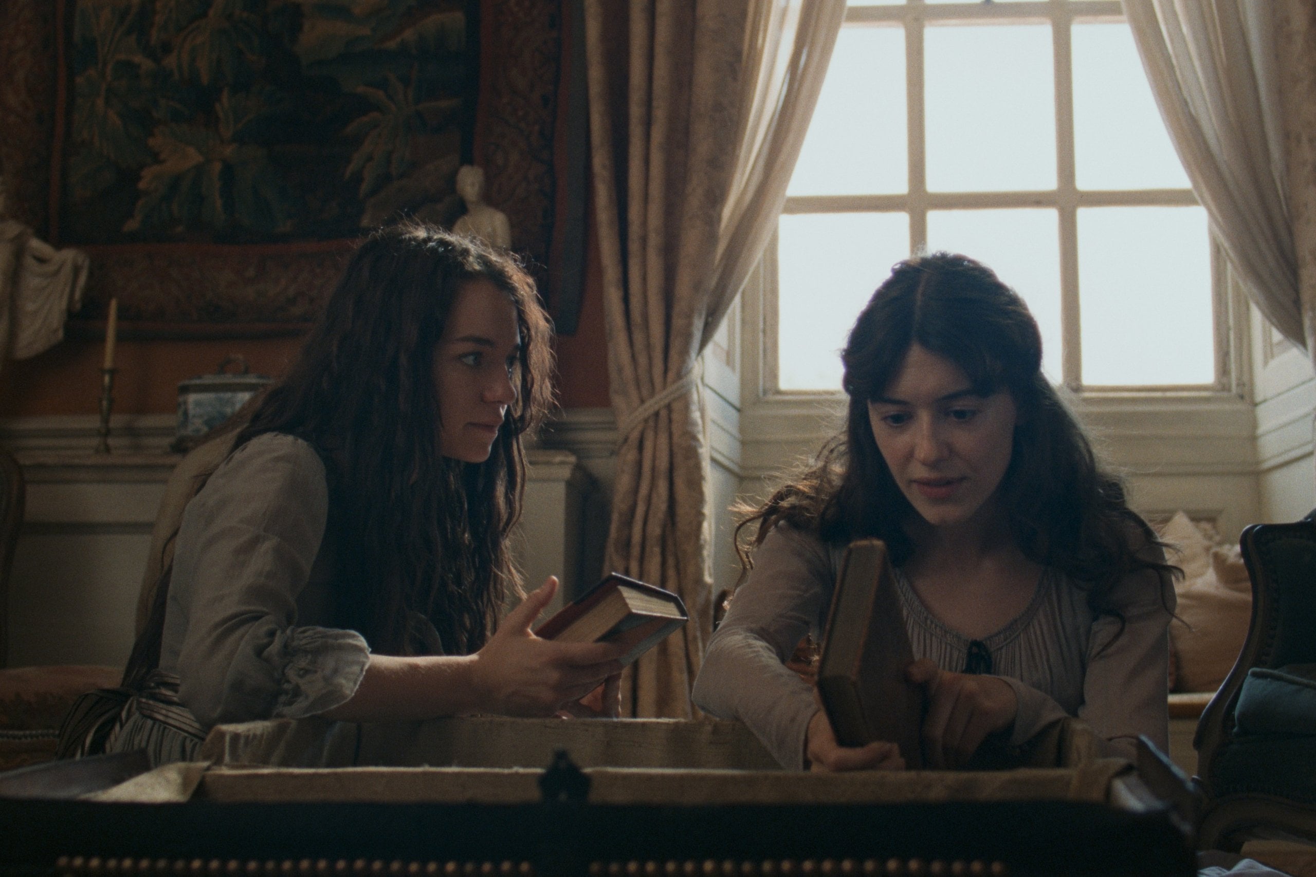 Daisy Edgar-Jones and Esmé Creed-Miles in "Sense and Sensibility."