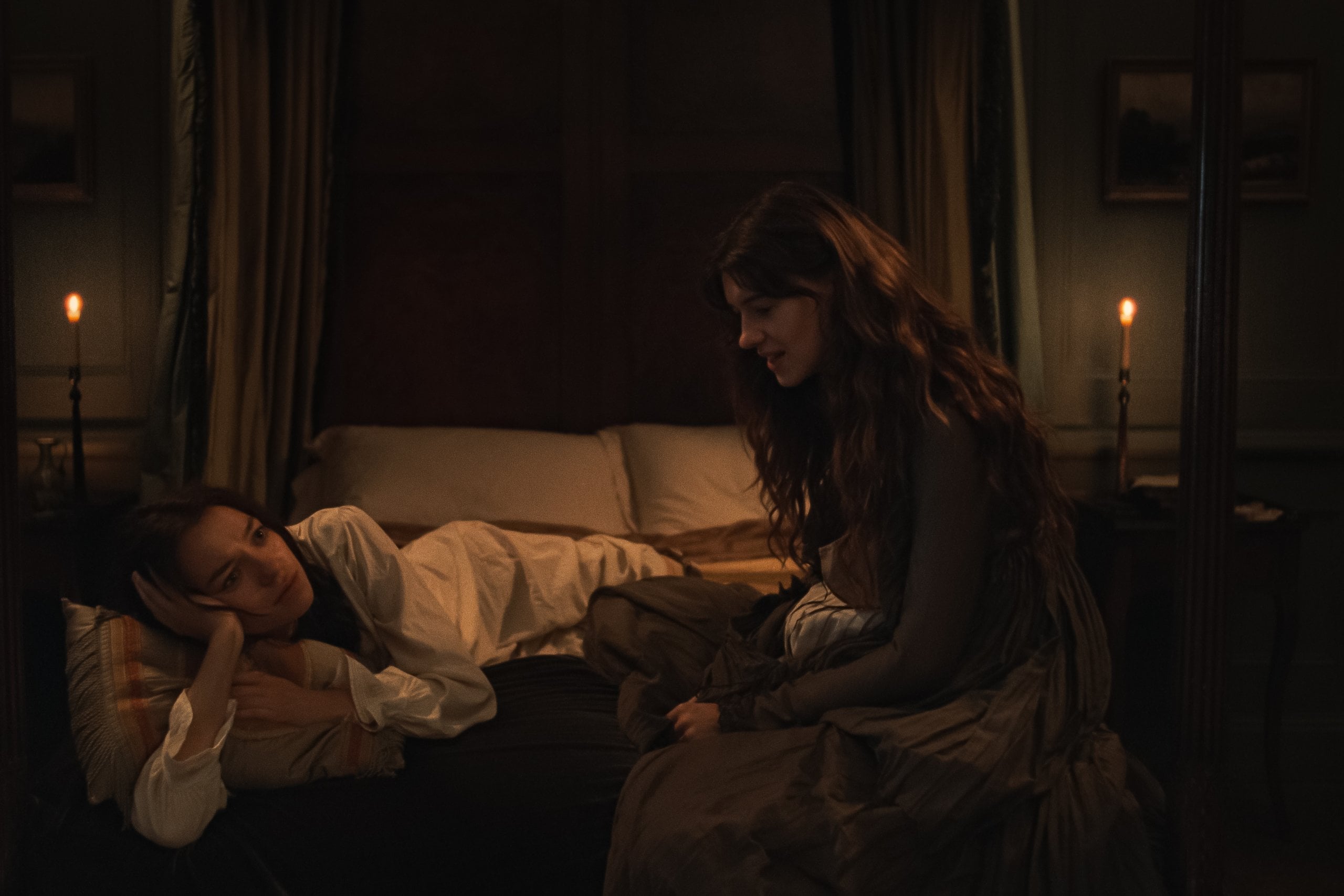 Esmé Creed-Miles and Daisy Edgar-Jones as the Dashwood sisters in "Sense and Sensibility".