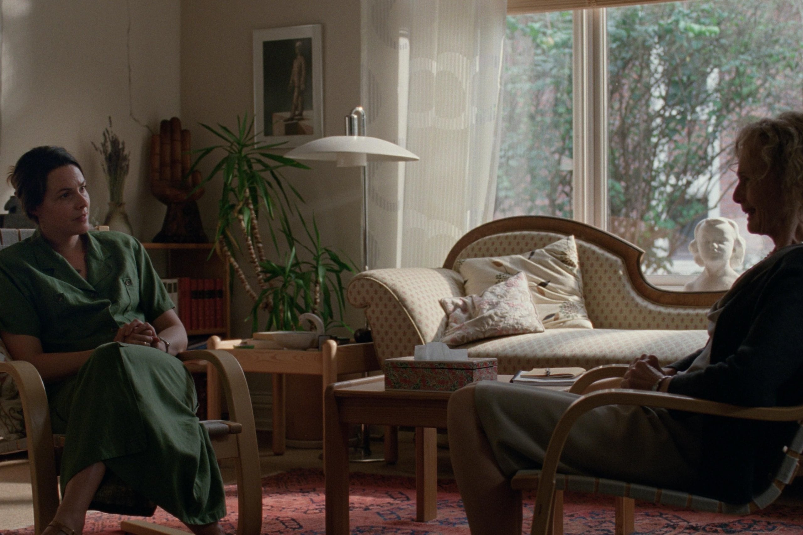 The same room becomes Gustav's wife's therapy room.