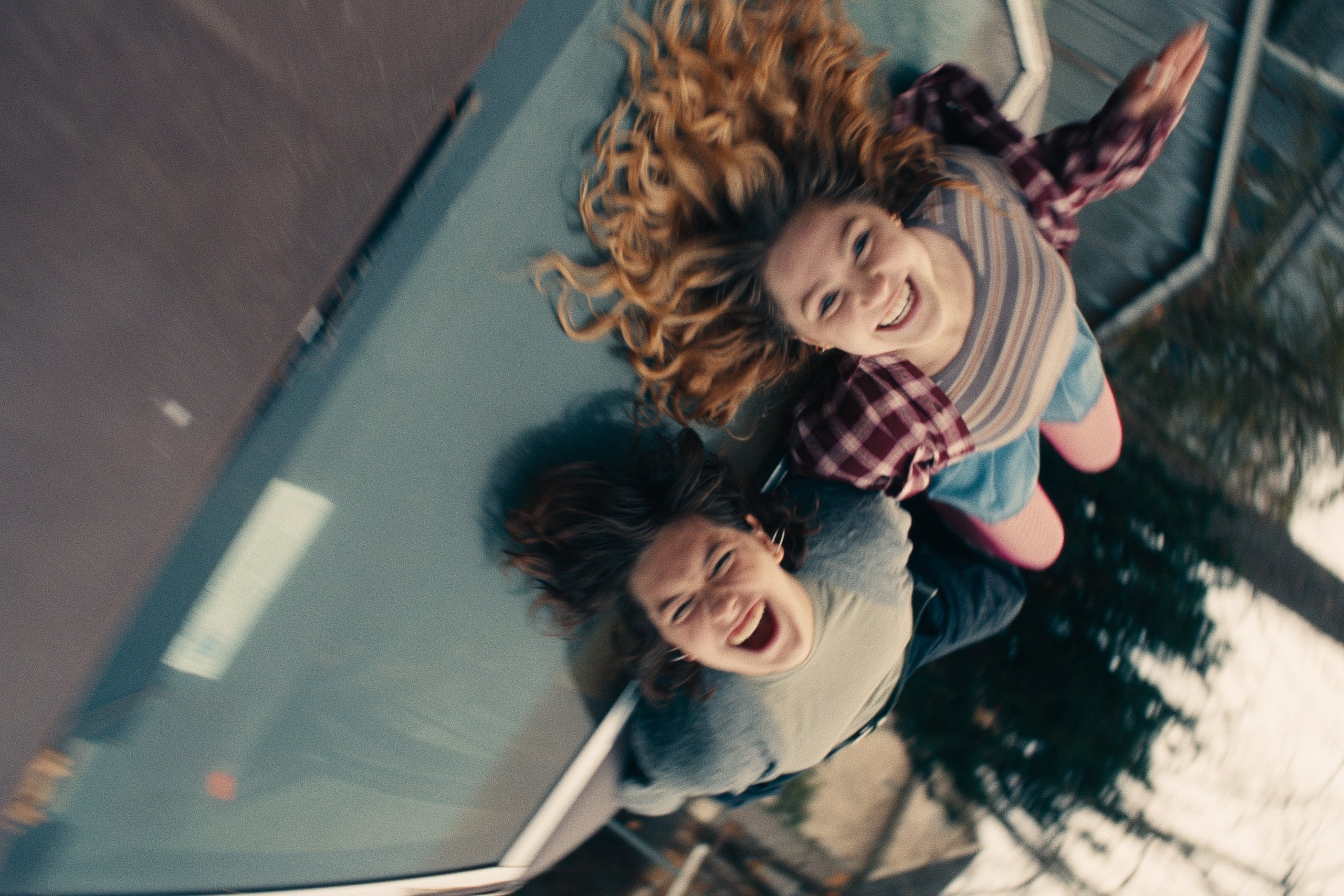 King Princess as Angelina and Ella Anderson as Rachel in director Craig Brewer's SONG SUNG BLUE, a Focus Features release.