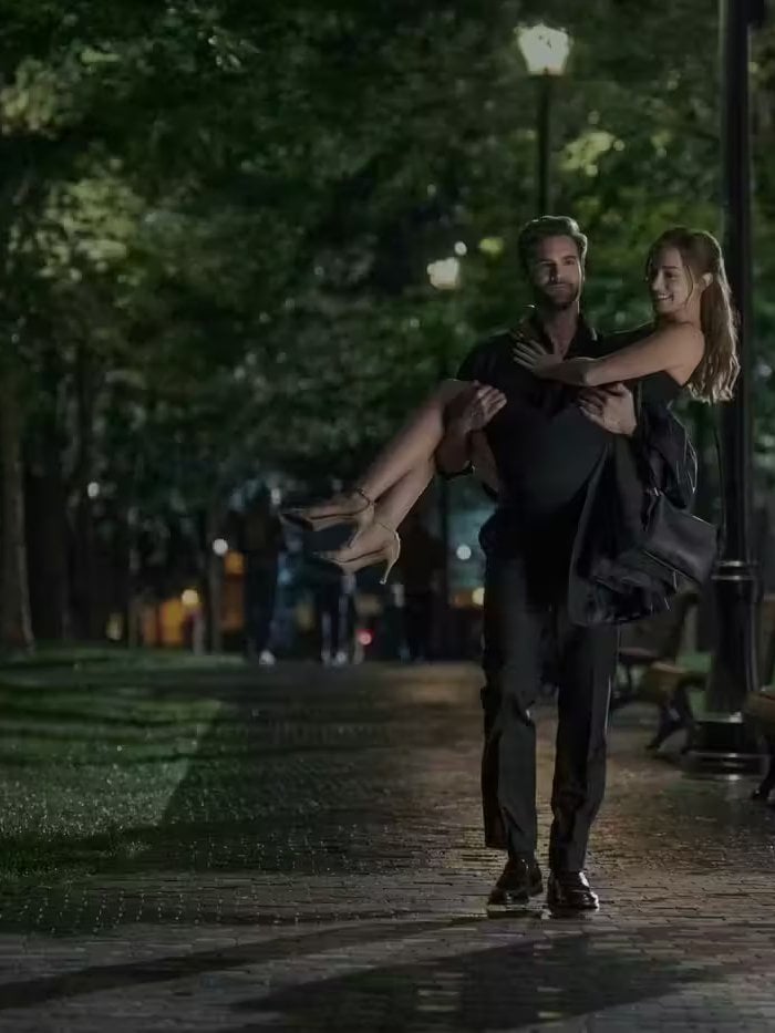 Olive (Lili Reinhart) and Adam (Tom Bateman) in "The Love Hypothesis."